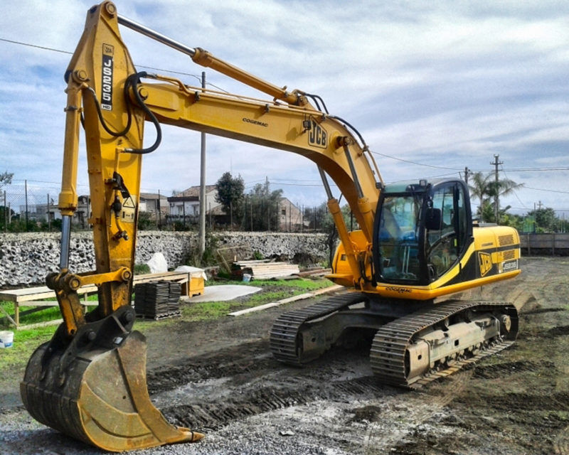 Escavatore JCB JS235